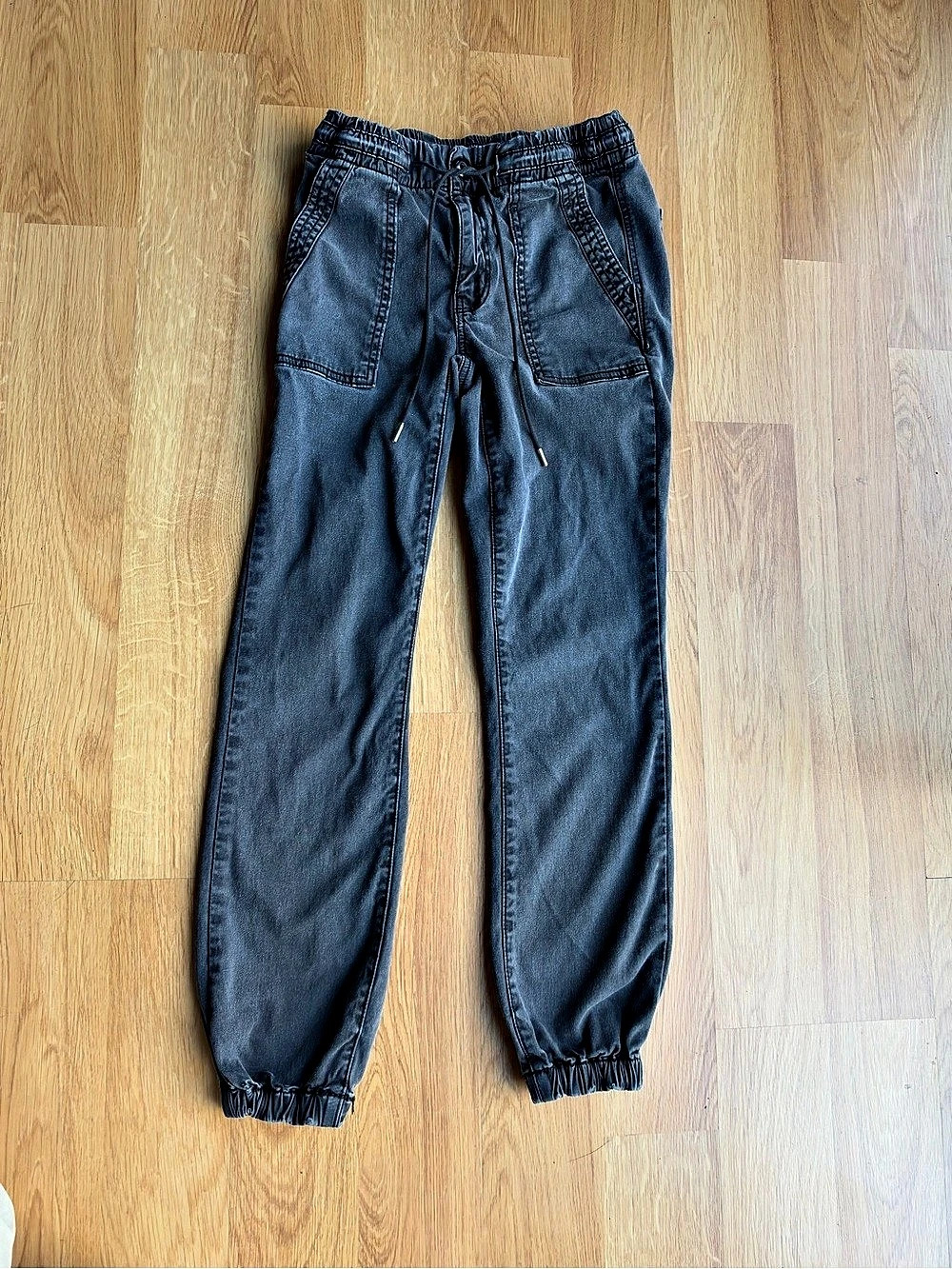 American Eagle AE Low-Rise Pull-On Baggy Jean Black Jogger Pants